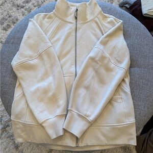 Lululemon scuba oversized full zip sweatshirt.  Women’s Xs/s.  Color cream